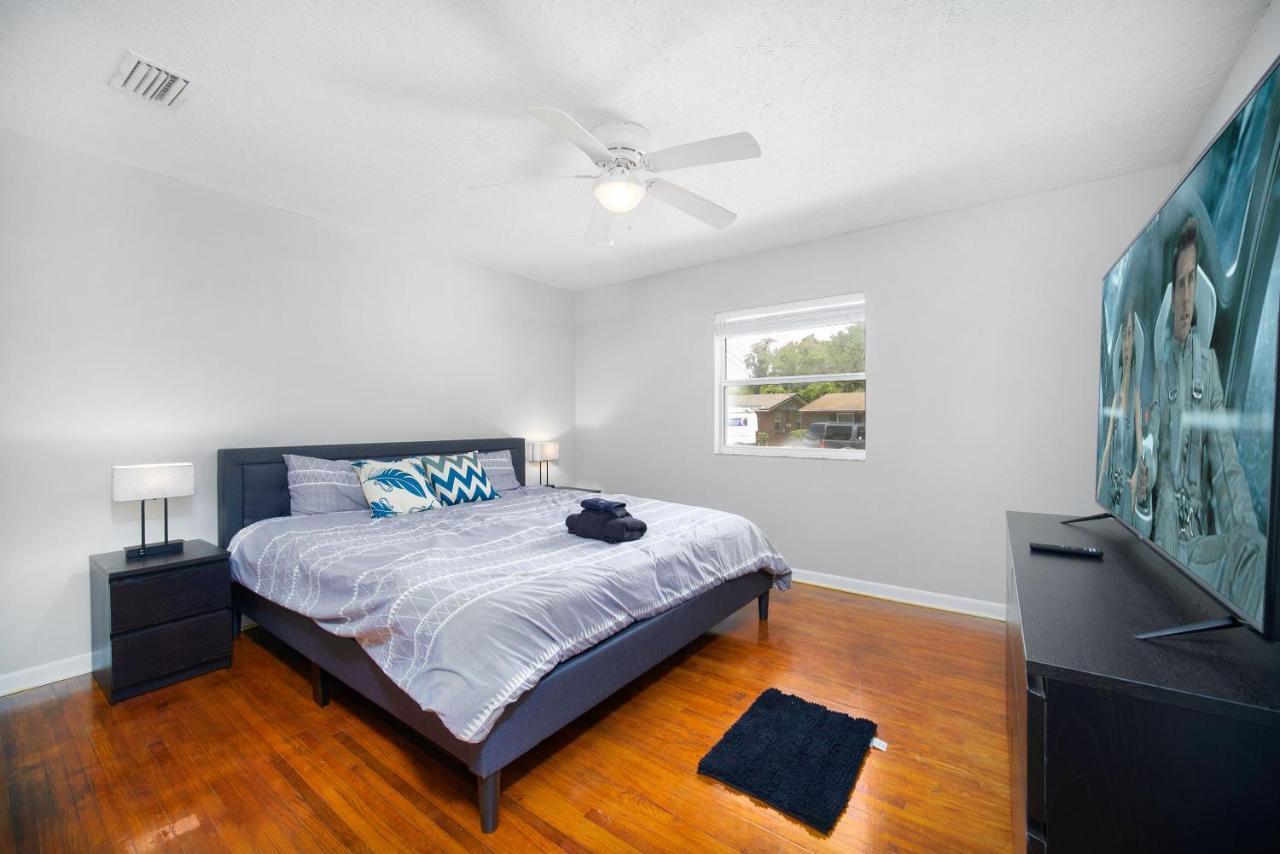 King Bedroom 2Bed1Bath Sleeps 4 Close To Town Center Downtown Beach Mayo Clinic جاكسونفيل المظهر الخارجي الصورة